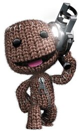 Sackboy holding the Pumpinator.